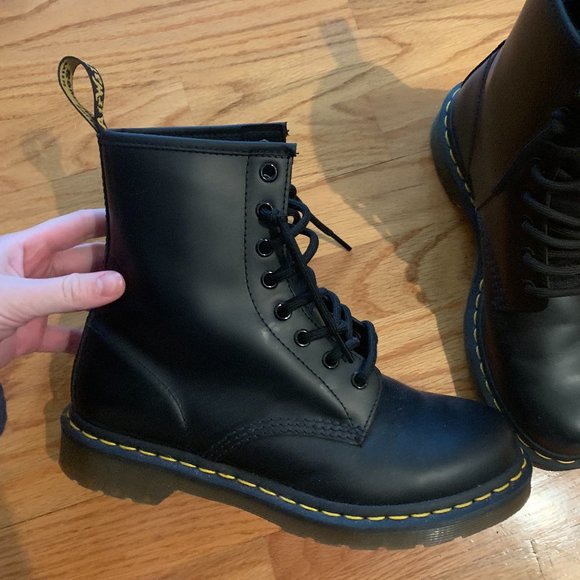 Dr. Martens Shoes - Dr. Martens WOMEN'S SMOOTH LEATHER LACE UP BOOTS